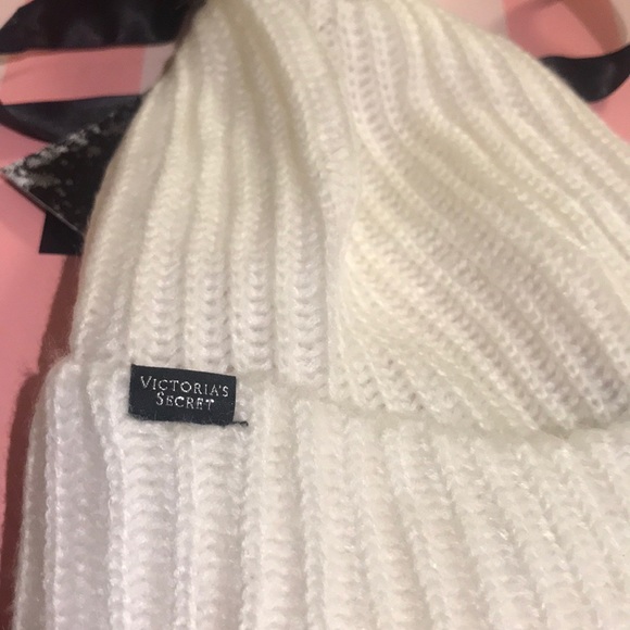 BNWT Victoria Secret winter ❄️ hat - Picture 3 of 5